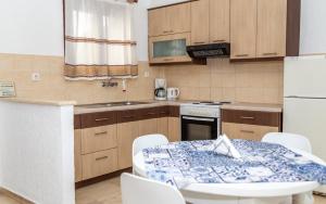 Kuchyň nebo kuchyňský kout v ubytování Bay View Apts II
