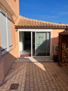 Zdjęcie z galerii obiektu Haut de villa très bien équipé avec jardin, piscine, proche centre ville Sanary w mieście Sanary-sur-Mer