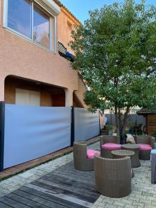 Zdjęcie z galerii obiektu Haut de villa très bien équipé avec jardin, piscine, proche centre ville Sanary w mieście Sanary-sur-Mer