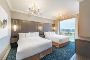 The Sutton Place Hotel Halifax客房内的一张或多张床位