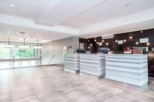 The lobby or reception area at Sandman Signature Kamloops Hotel