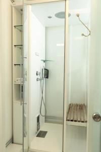 A bathroom at Hotel Alexander