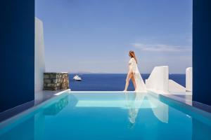 Bazén v ubytování Kouros Hotel & Suites nebo v jeho okolí