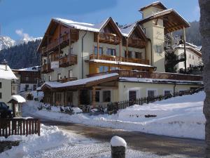 a large building with snow in front of it at Hotel Almazzago in Commezzadura
