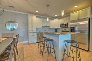Gallery image of Grand Haven Condo Walk to Lake and Pool Access! in Grand Haven