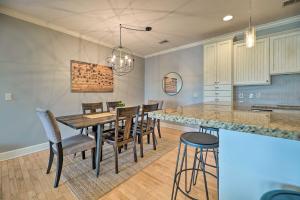 Φωτογραφία από το άλμπουμ του Grand Haven Condo Walk to Lake and Pool Access! σε Grand Haven