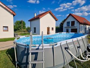 a swimming pool in the backyard of a house at Z Widokiem na Wydmę in Łokciowe