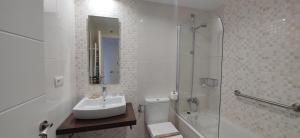 Kúpeľňa v ubytovaní Mercado Cee Galitrips Apartment + 21 fotografií