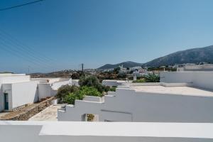 a view of the roofs of white buildings at Aillia house in Sifnos