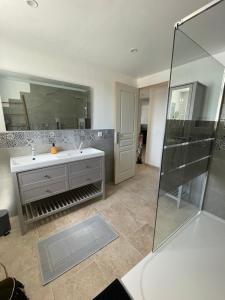 Phòng tắm tại Gîte l’Inattendu