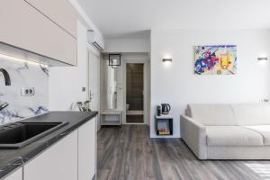 Kuchyň nebo kuchyňský kout v ubytování Sleep&More Split Luxury Rooms and Apartment with balcony