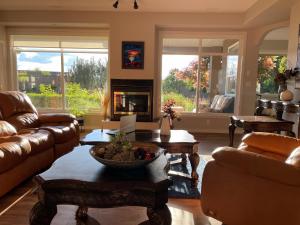 Gallery image of Spacious and quiet garden view room in Kelowna