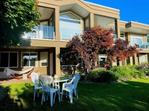 Afbeelding uit fotogalerij van Spacious and quiet garden view room in Kelowna