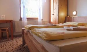 Llit o llits en una habitació de Ranč Podlesok
