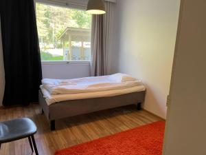 Un pat sau paturi într-o cameră la Rovaniemi budget travels