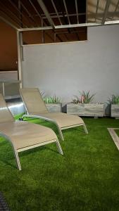 A seating area at ÁTICO "TURQUESA BEACH" CON PISCINA, TERRAZA y BARBACOA