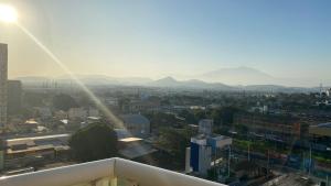 Uma vista geral da montanha ou uma vista da montanha a partir do apartamento