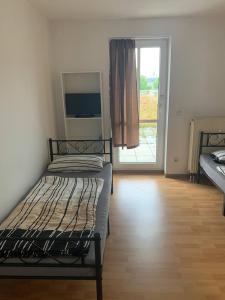 a bedroom with a bed and a sliding glass door at Apartments K11 für Monteure in Chemnitz in Chemnitz