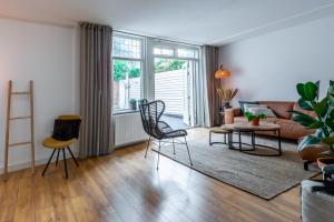 Posezení v ubytování Unieke stadswoning met jacuzzi en sauna max 8 pers