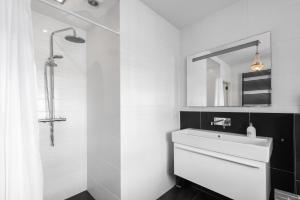 Koupelna v ubytování Unieke stadswoning met jacuzzi en sauna max 8 pers