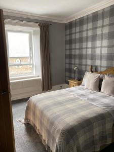 Un pat sau paturi într-o cameră la NC500, Wick Caithness Holiday Home