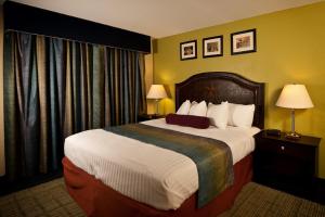 Postel nebo postele na pokoji v ubytování Grand Texan Hotel and Convention Center