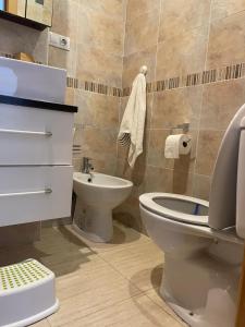 Kúpeľňa v ubytovaní APARTAMENTO ZONA MARINADOR, CERCA A LA PLAYA