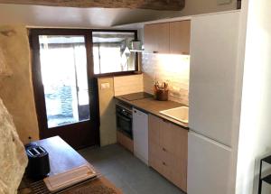 Dapur atau dapur kecil di Logement calme avec vue sur le Luberon +17 gambar