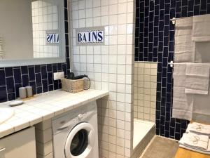 Bilik mandi di Logement calme avec vue sur le Luberon