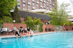 Bazén v ubytování Little America Hotel Salt Lake City nebo v jeho okolí