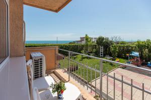 a balcony with a view of a yard at Casa Eden in Costinesti