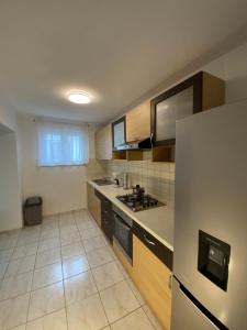 Kuchyňa alebo kuchynka v ubytovaní Comfy apartment in a quiet neighborhood