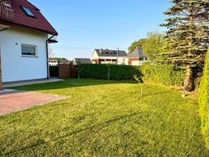 Ogród w obiekcie Apartament z ogrodem