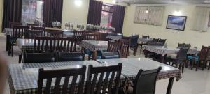Restoran atau tempat lain untuk makan di Hotel curio's All seasons