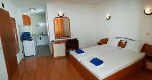 Tempat tidur dalam kamar di Hotel Aia Kavatsi