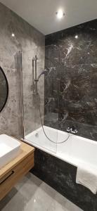 Kúpeľňa v ubytovaní Apartament Zamkowe Wzgórze