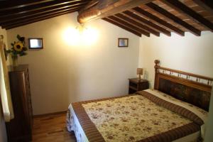 A bed or beds in a room at Agriturismo Podere Fiume