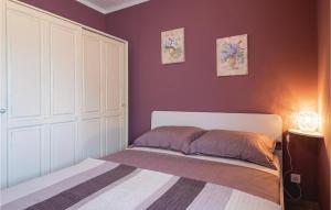 Postel nebo postele na pokoji v ubytování 3 Bedroom Beautiful Home In Krnica