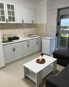 A kitchen or kitchenette at Apartments MASIMO