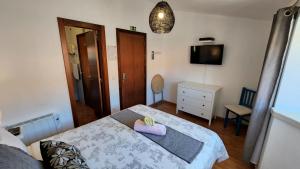 Cama ou camas em um quarto em Guesthouse of Alcobaça
