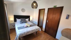 Cama ou camas em um quarto em Guesthouse of Alcobaça