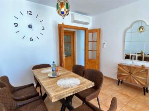 Część wypoczynkowa w obiekcie Azahara En Suite Casasol