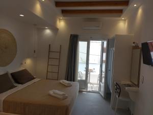 Ein Bett oder Betten in einem Zimmer der Unterkunft Elite Suites Naxos