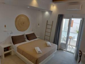 Ein Bett oder Betten in einem Zimmer der Unterkunft Elite Suites Naxos