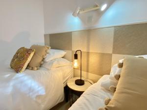 Ένα ή περισσότερα κρεβάτια σε δωμάτιο στο CASA SOLE - Apartamento Playa San Juan NR. 3