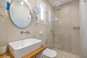 Ein Badezimmer in der Unterkunft Elite Suites Naxos