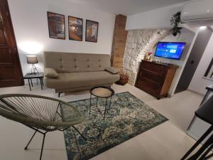 TV a/nebo společenská místnost v ubytování Carol Rooms