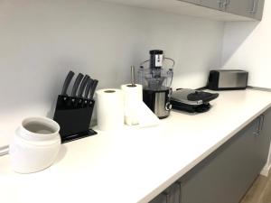 Zestaw do parzenia kawy i herbaty w obiekcie Apartamento Fuerteventura