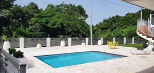 La alberca dentro o cerca de Palm's Bohemian House with Private Pool
