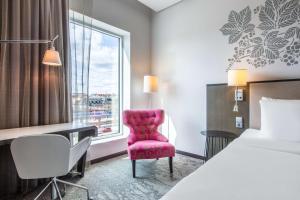 Rúm í herbergi á Radisson Blu Hotel Uppsala